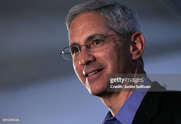 California republican gubernatorial candidate Steve Poizner speaks to supporters at the Hiller Aviation Museum May 28, 2010 in San Carlos,...