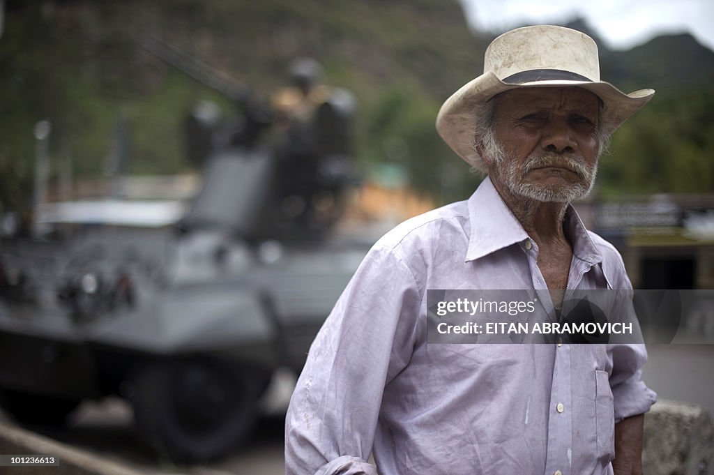 A man stands next to a Colombian army ar