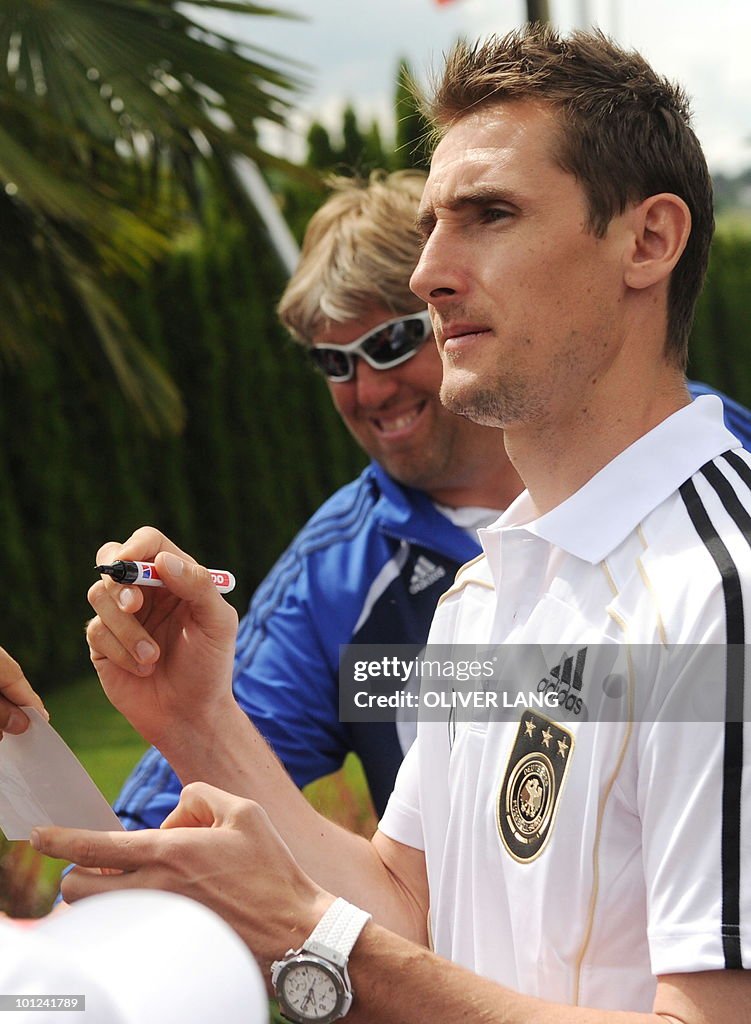 Miroslav Klose (R), striker of the Germa