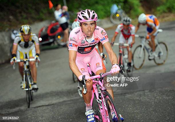 Spanish David Arroyo Duran cycles up the Mortirolo pass in stage 19 of the Giro of Italy, from Brescia to Aprica on May 28, 2010. Former Giro winner...