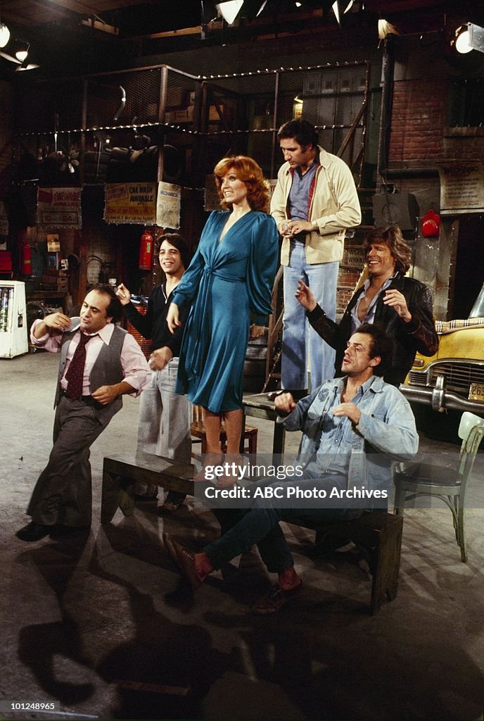 DANNY DEVITO;TONY DANZA;MARILU HENNER;JUDD HIRSCH;JEFF CONAWAY;CHRISTOPHER LLOYD