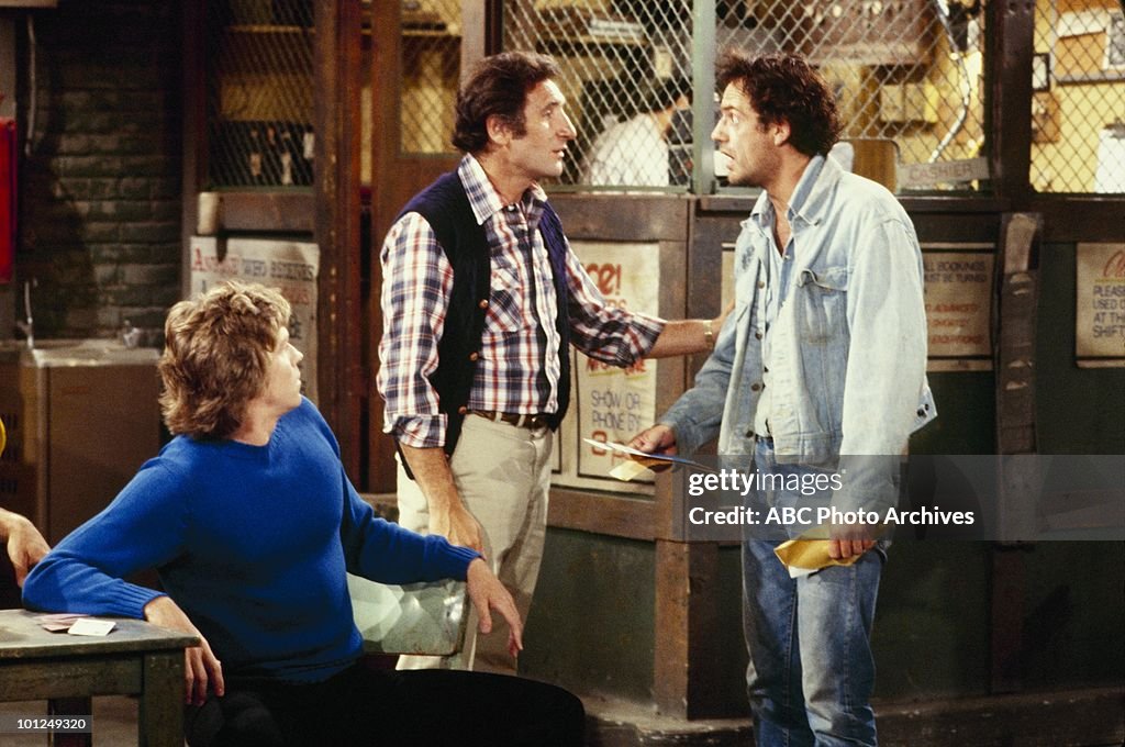 JEFF CONAWAY;JUDD HIRSCH;CHRISTOPHER LLOYD