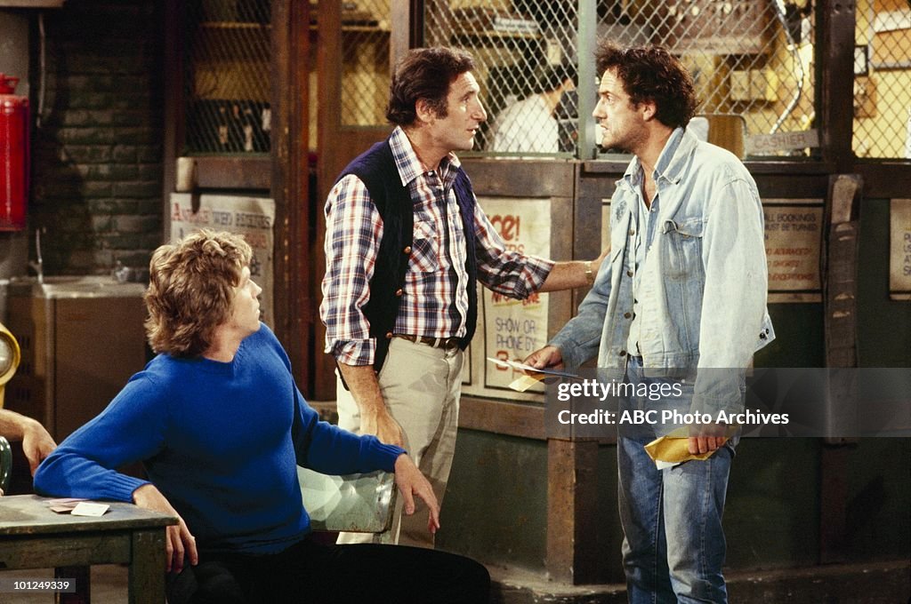 JEFF CONAWAY;JUDD HIRSCH;CHRISTOPHER LLOYD