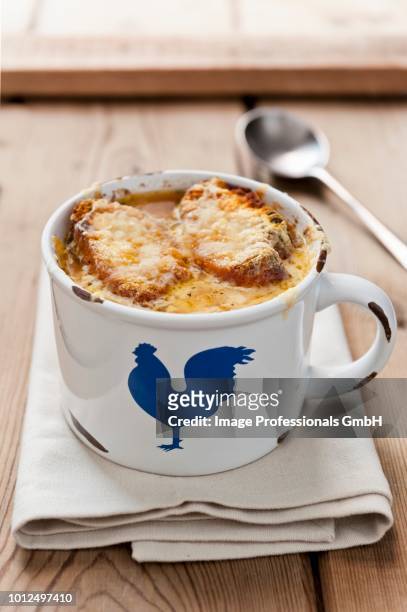 onion soup - onion soup stock pictures, royalty-free photos & images