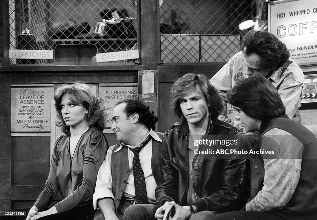 MARILU HENNER;DANNY DEVITO;JEFF CONAWAY;TONY DANZA;CHRISTOPHER LLOYD