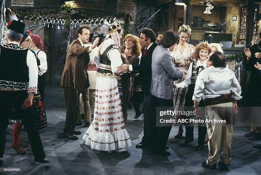 CHRISTOPHER LLOYD;ANDY KAUFMAN;MARILU HENNER;JUDD HIRSCH;TONY DANZA;SUSAN KELLERMANN;CAROL KANE;DANNY DEVITO;DR. JOYCE BROTHERS