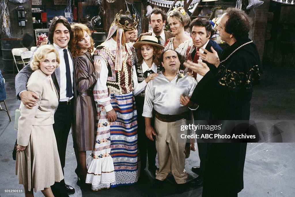 DR. JOYCE BROTHERS;TONY DANZA;MARILU HENNER;ANDY KAUFMAN;PETER ELBLING;CAROL KANE;CHRISTOPHER LLOYD;DANNY DEVITO;SUSAN KELLERMANN;JUDD HIRSCH;VINCENT SCHIAVELLI