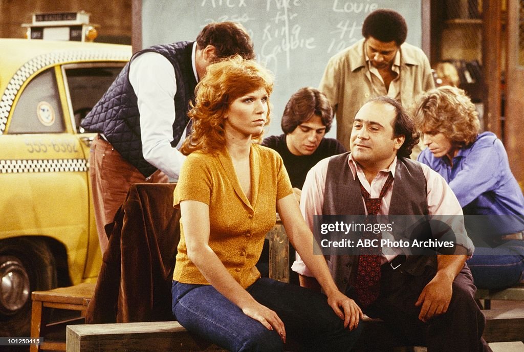 JUDD HIRSCH;MARILU HENNER;TONY DANZA;DANNY DEVITO;J ALAN THOMAS;Jeff Conaway