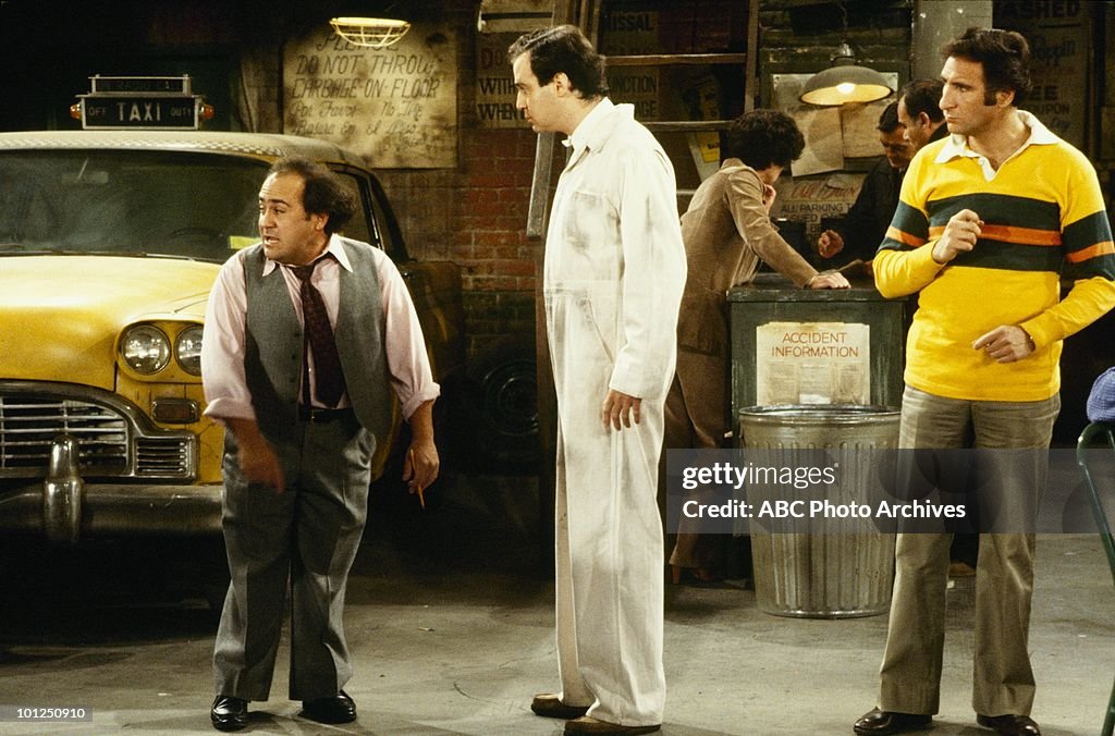 DANNY DEVITO;ANDY KAUFMAN;JUDD HIRSCH