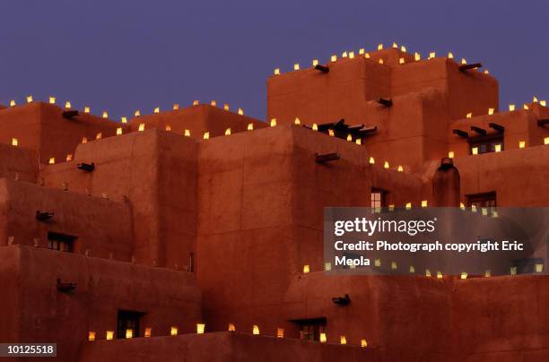 luminaries in santa fe, new mexico - santa fé imagens e fotografias de stock