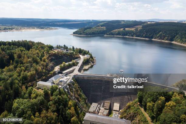 vue sur le mur de barrage du barrage bleiloch, thuringe, allemagne - thuringe photos et images de collection