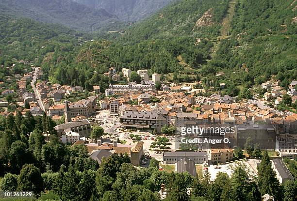town of ax les thermes in ariege, france - ax les thermes stock-fotos und bilder