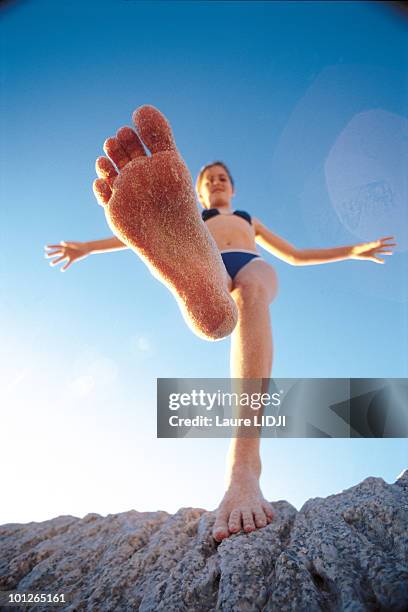 teenage girl with sand on foot - young teen girl beach foto e immagini stock