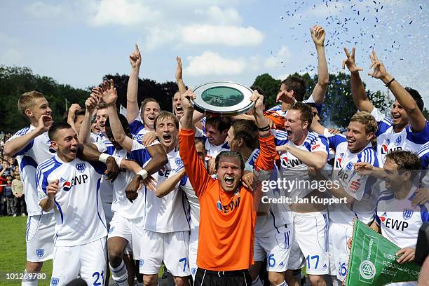 The team of Babelsberg with Marian Unger celebrates after the Regionalliga match between SV Babelsberg and FC St. Pauli II at the...