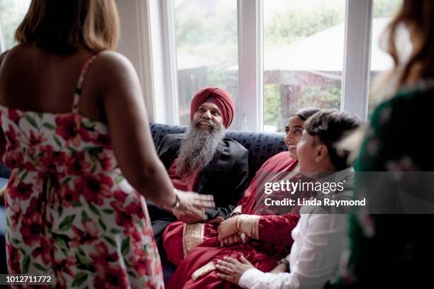 indiase familie - sikhisme stockfoto's en -beelden