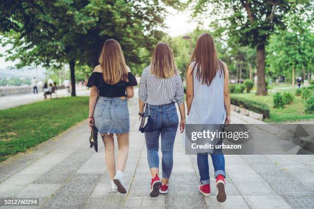 Фото Трех Девушек Со Спины