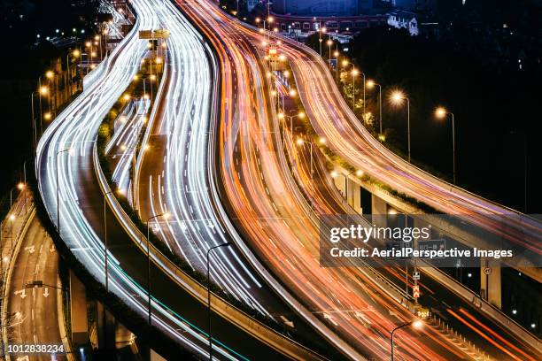 long exposure of rush traffic - shanghai aerial view motorway skyline stock-fotos und bilder