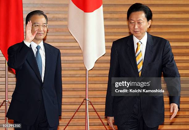 Chinese Premier Wen Jiabao is escorted by Japanese Prime Minister Yukio Hatoyama at Hatoyama's official residence on May 31, 2010 in Tokyo, Japan....