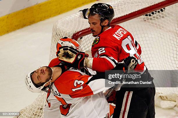 Tomas Kopecky of the Chicago Blackhawks hits Daniel Carcillo of the Philadelphia Flyers in the face in the first period of Game Two of the 2010 NHL...