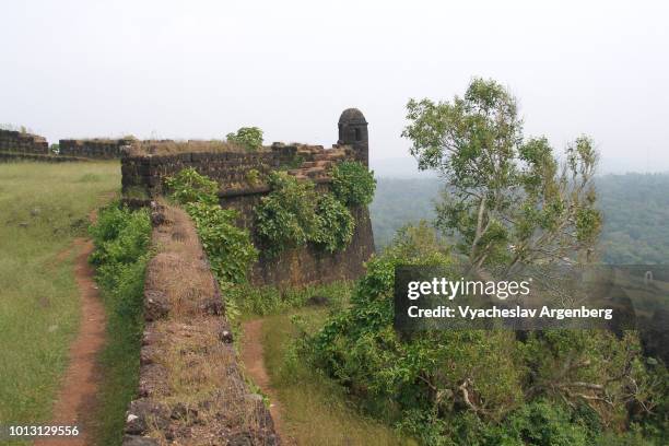 chapora vagator fort, portuguese military outpost fort, year 1717, goa - chapora fort stock pictures, royalty-free photos & images