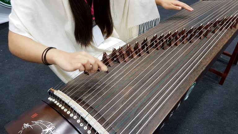 Gu Jing Instrument 40 Guzheng An Stock Videos, Footage, & 4K Video Clips - Getty Images