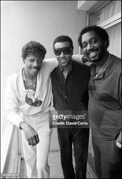 Ali-Ollie Woodson, Richard Street and Otis Williams of The Temptations pose for a group portrait at the Royal Garden Hotel on 16th April 1986 in...