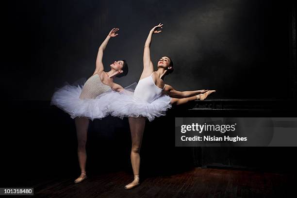 two ballet dancers stretching - perfektion stock-fotos und bilder