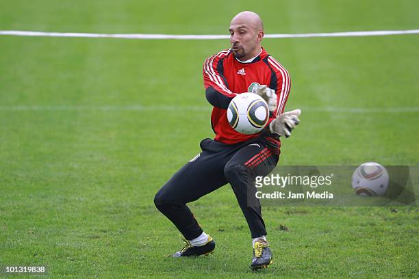 Goalkeeper Oscar Perez during Mexico training session at the Adidassler Sportplatz on June 1, 2010 in Herzogenaurach, Germany. Mexico will face Italy...