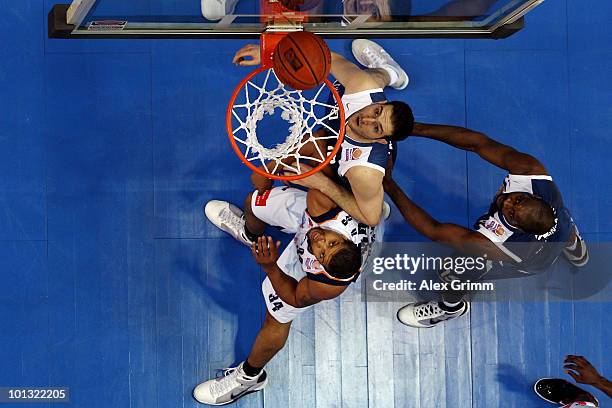 Jeff Gibbs of Bremerhaven is challenged by Dragan Labovic and Derrick Allen of Frankfurt during the Beko Basketball Bundesliga play off match between...