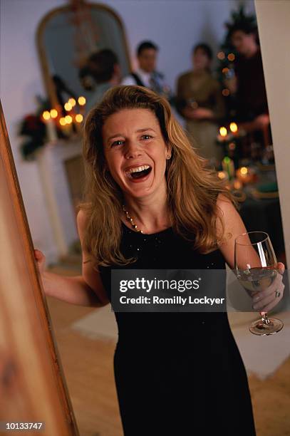 hostess welcoming guests to dinner, friends, celebration - christmas party dress stockfoto's en -beelden
