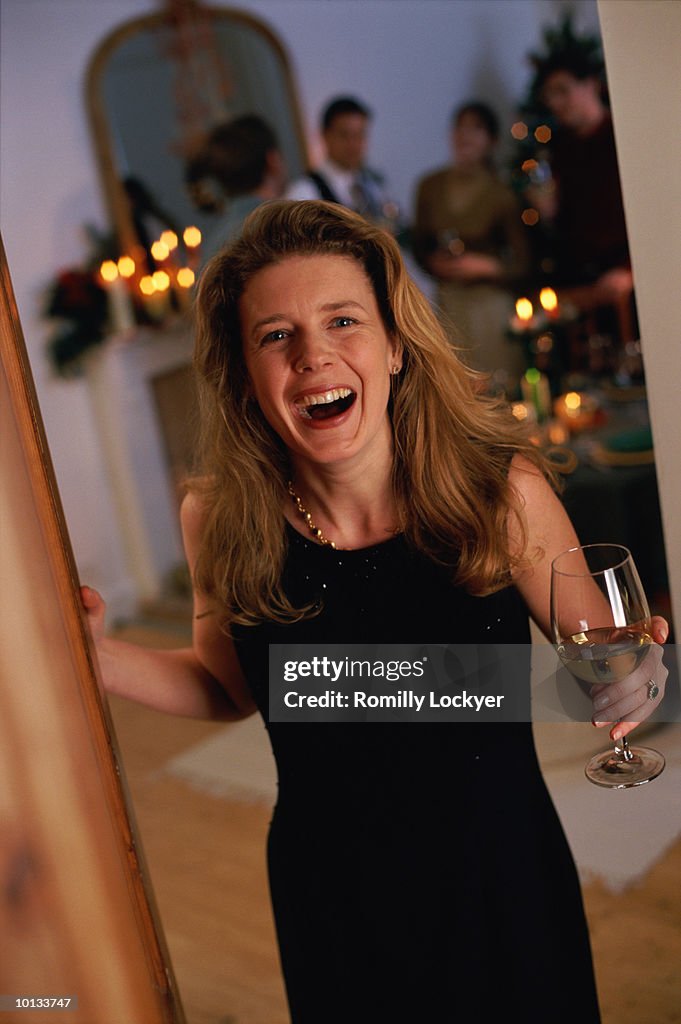 HOSTESS WELCOMING GUESTS TO DINNER, FRIENDS, CELEBRATION