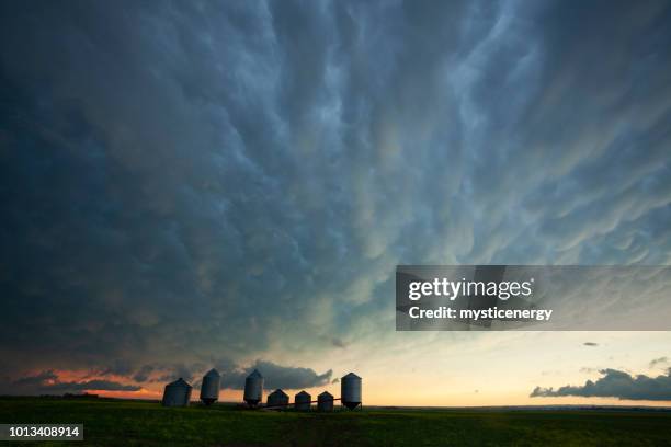 prairie storm saskatchewan canada - extreme weather farm stock pictures, royalty-free photos & images