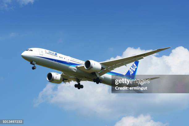 boeing 787-9 dreamliner ana ja836a - boeing 787 stock pictures, royalty-free photos & images