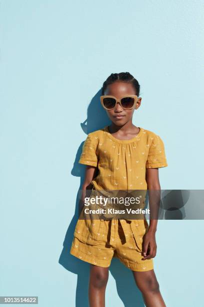portrait of cool girl with sunglasses - cute young black girls stock-fotos und bilder
