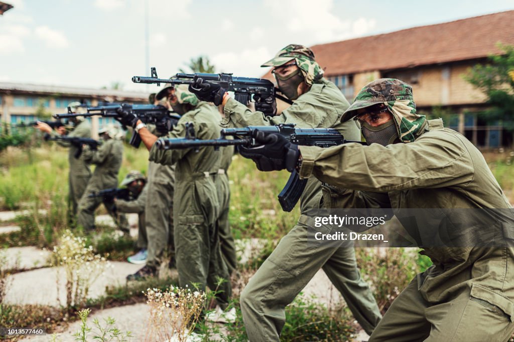 Disparos con armas de airsoft