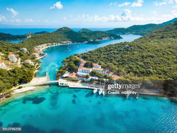 segelbåtar på pasadur, lastovo ön, dalmatien, kroatien från drone - kroatien bildbanksfoton och bilder