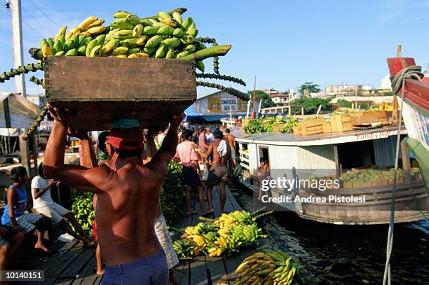 floating market in manaus, amazonas, brazil - nordbrasilien stock-fotos und bilder
