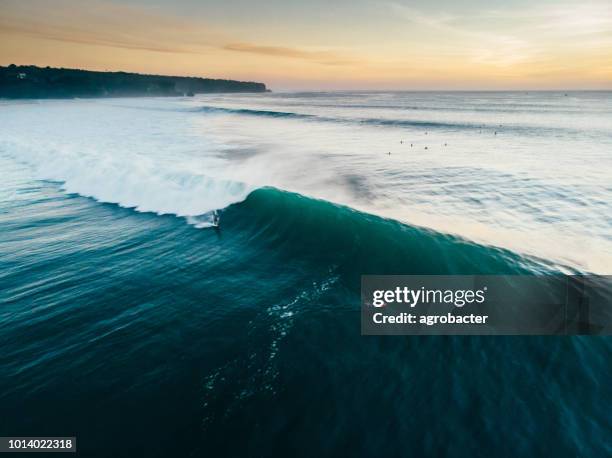 incoming waves - hawaii islands overhead stock pictures, royalty-free photos & images