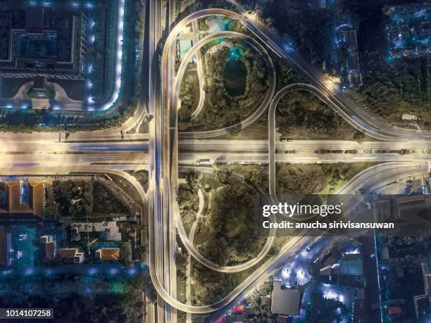 aerial view, expressway road intersection, traffic in bangkok at night, thailand. - crossroad top view stockfoto's en -beelden