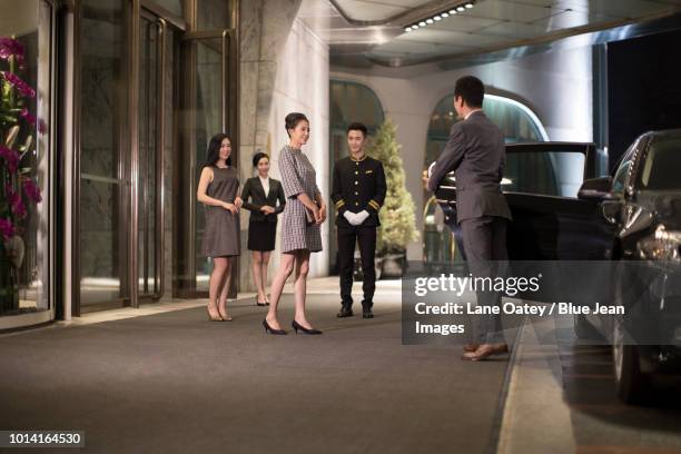 professional service in luxury hotel - entry car stock pictures, royalty-free photos & images