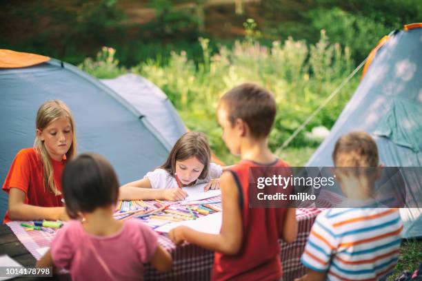 children on camping drawing - somente crianças imagens e fotografias de stock