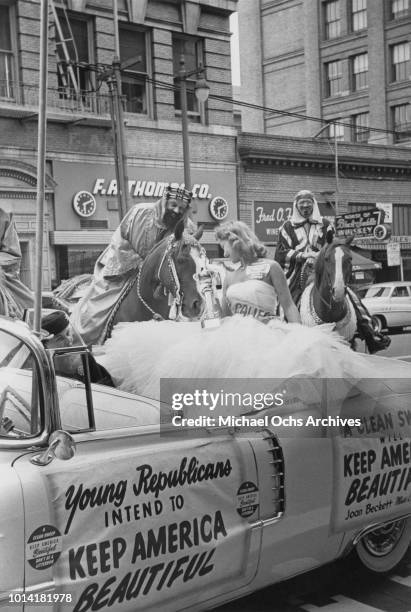 Joan Beckett, Miss California, campaigns for the Young Republicans during the Republican Convention in San Francisco, California, 22nd August 1956. A...