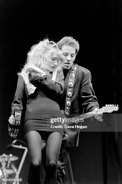 2,571 Bruce Springsteen Patti Scialfa Photos & High Res Pictures ...