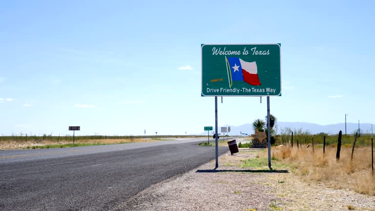 https://media.gettyimages.com/id/1014582920/video/welcome-to-texas-sign.jpg?b=1&s=640x640&k=20&c=3VnTgPqBZ0sInPCVsR7rPqUknHrnOhVPFlbofImWCwI=