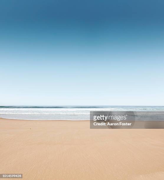 ocean beach - sabbia foto e immagini stock