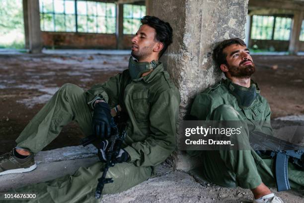 para-military troopsin middle east - airsoft gun stock pictures, royalty-free photos & images