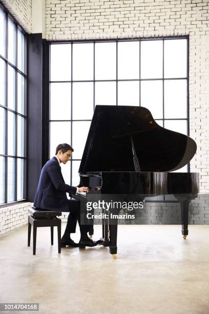 businessman playing piano - pianist foto e immagini stock