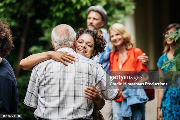 elderly man saying goodby to family after bbq - encontro social - fotografias e filmes do acervo