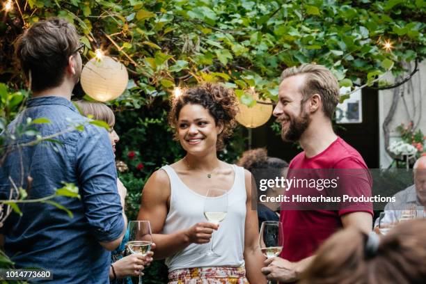 friends chatting at family bbq - group wine stock-fotos und bilder