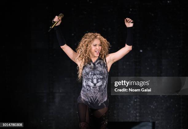 1,230 Shakira In Concert New York City Stock Photos, High-Res Pictures
